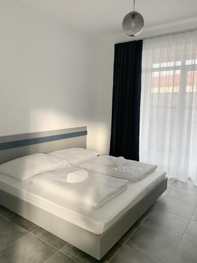 Bb Residence Arad Bagian luar foto